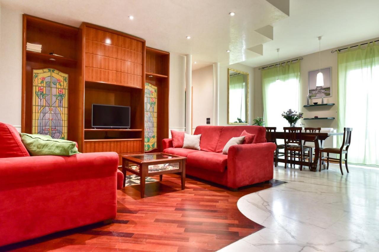 Elegant & Cozy Apartment In The Heart Of Roma Exterior foto